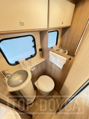 Interiér polointegrovaného vozu Fiat Ducato XGO Dynamic 95P Plus 2022